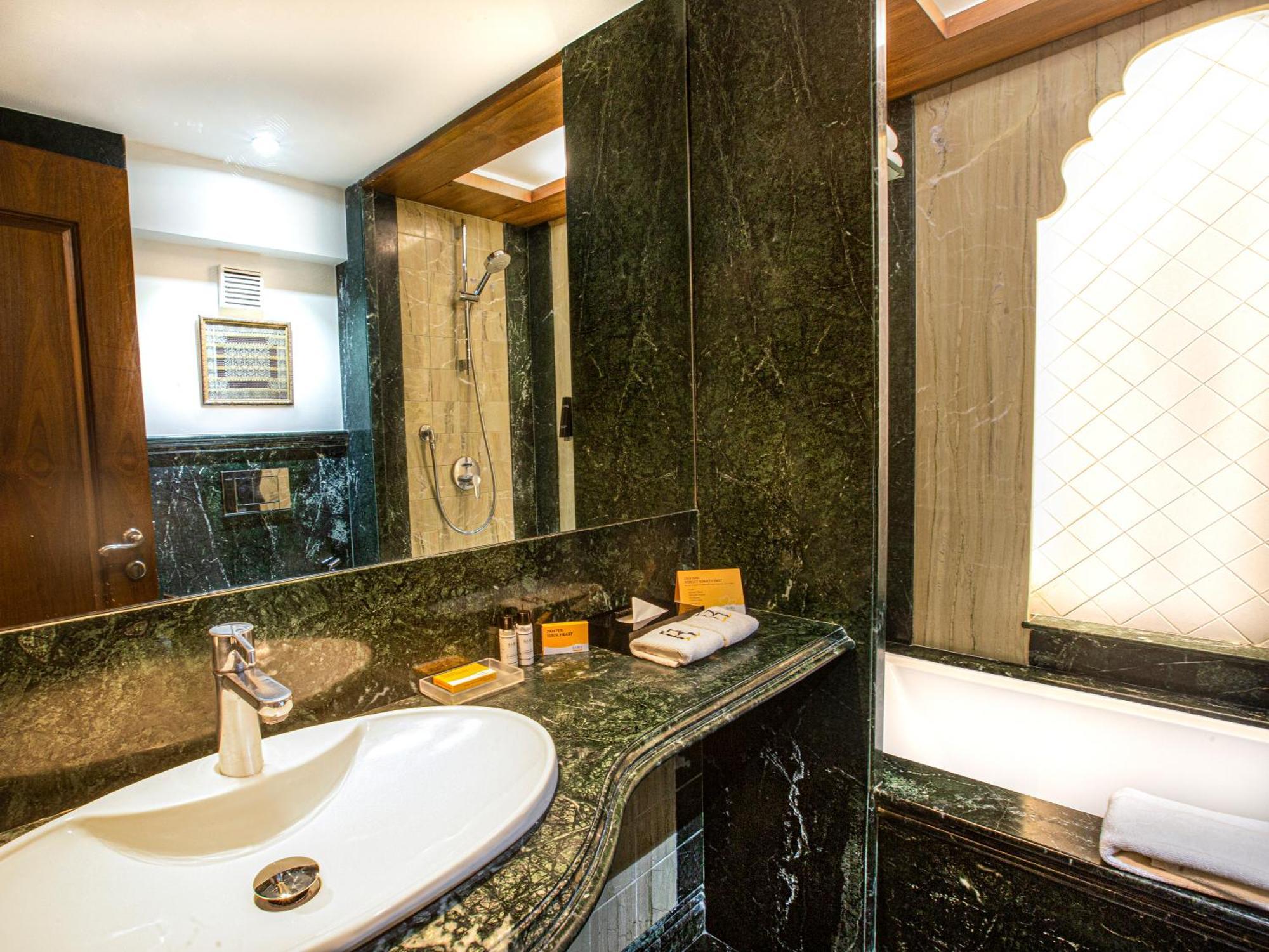 Hotel Bawa Continental Mumbai Eksteriør bilde